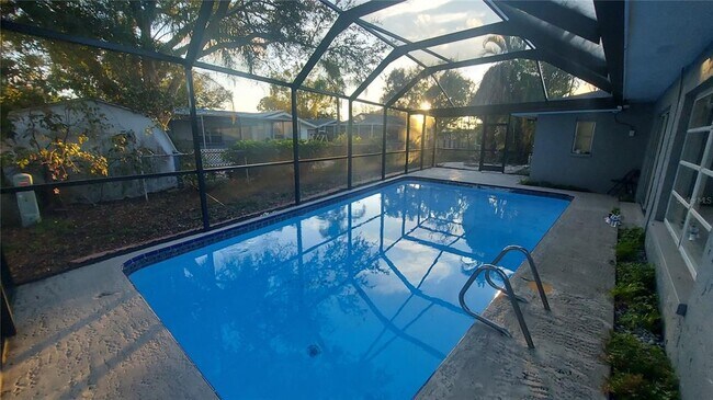 Building Photo - 1811 Forest Dr