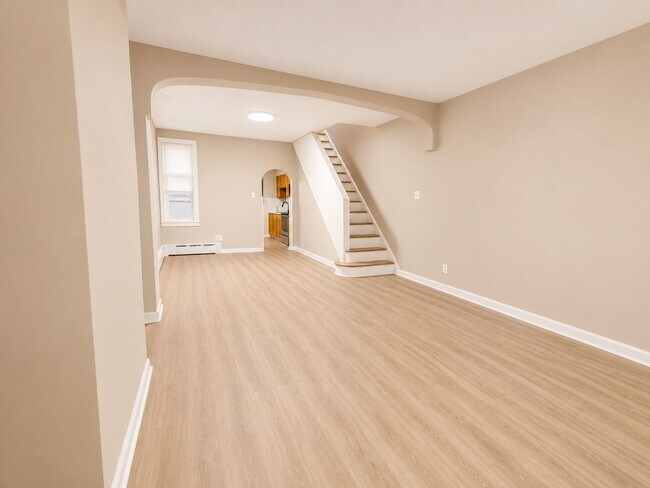 Building Photo - Move-In Ready 3BR/1BA in Elmwood — Housing Choice Vouchers Welcome