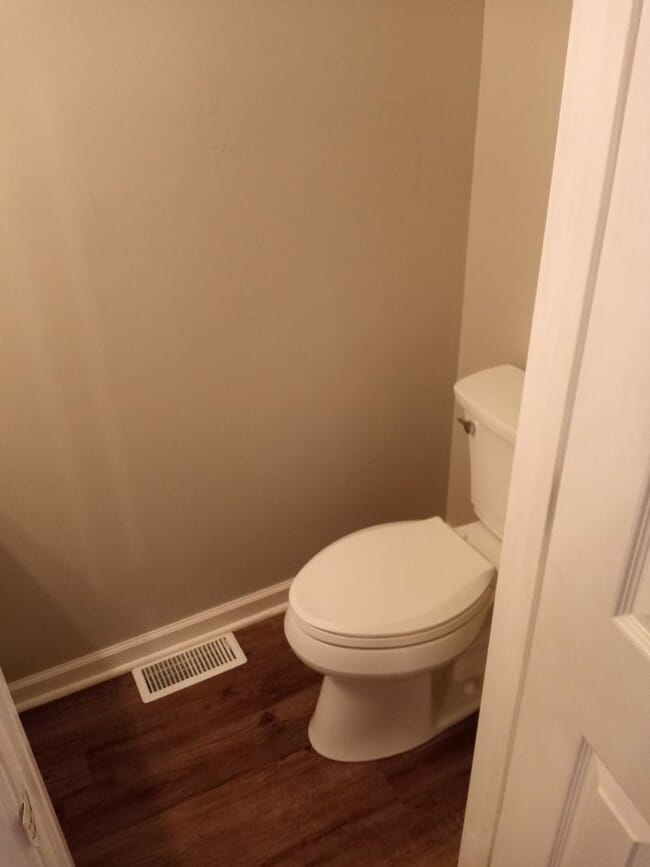 Building Photo - 2 bed 1.5 bath condo for rent