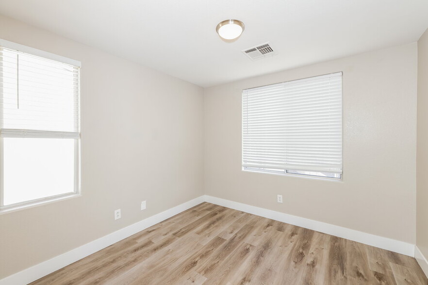 Building Photo - 892 Shining Rose Pl