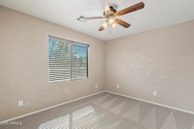 Building Photo - 1090 E Taylor Trail