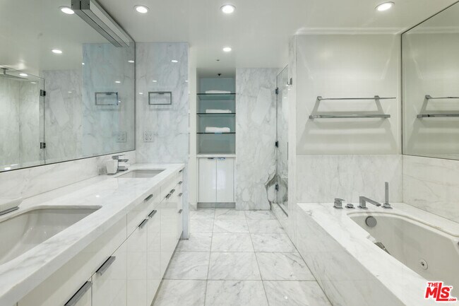 Building Photo - 10520 Wilshire Blvd