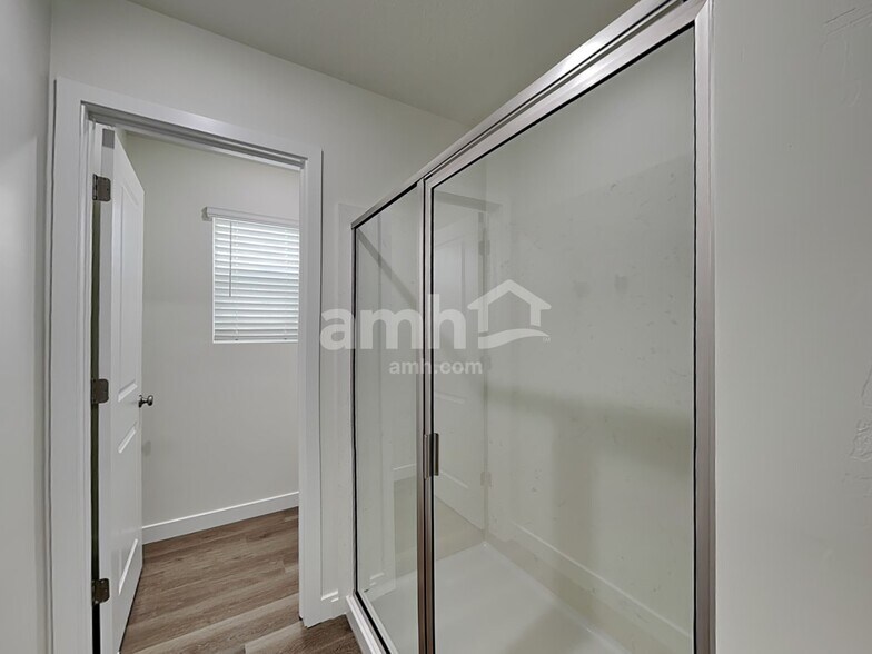 Building Photo - 1244 W Mahogany St