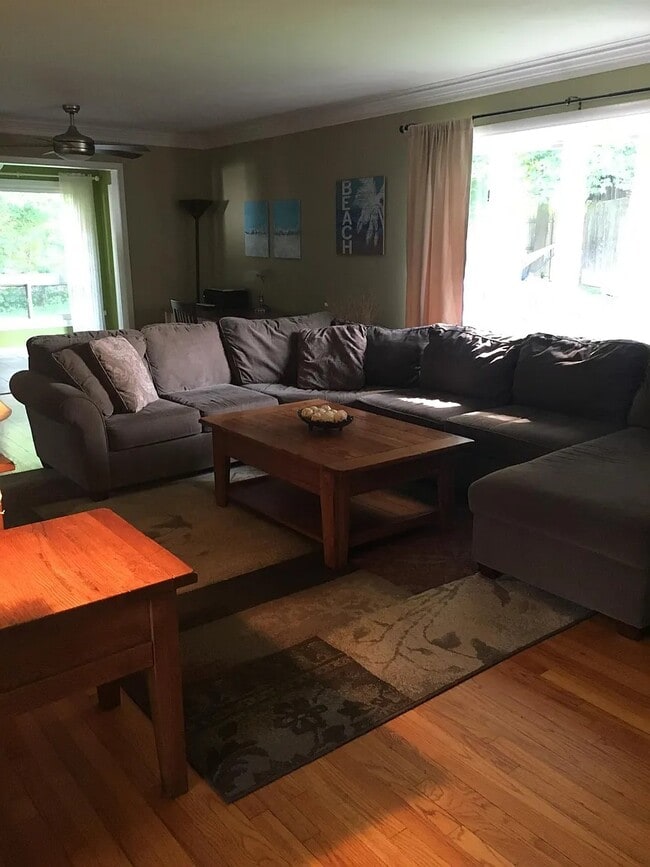 Building Photo - 858 Warner Rd