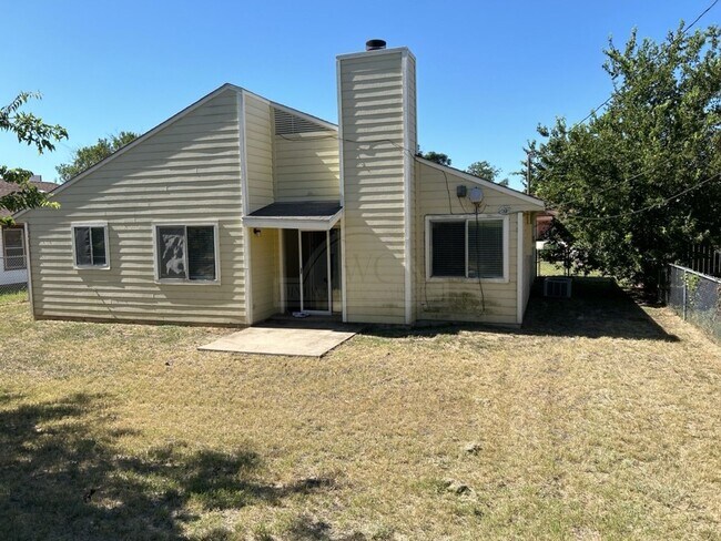 Building Photo - 2006 Dickens Dr