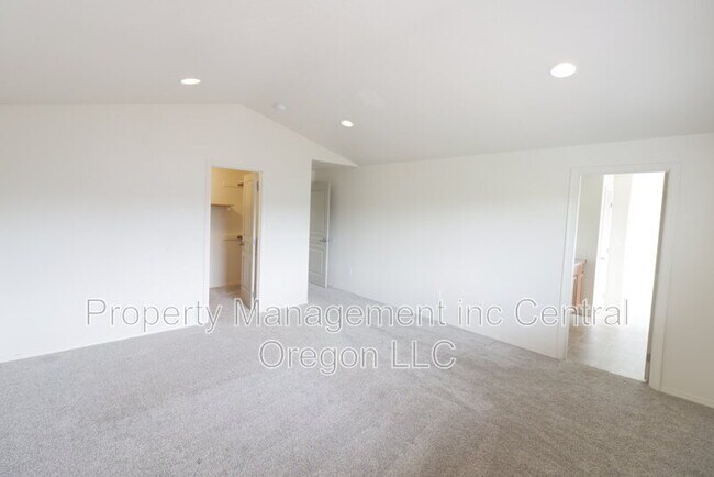 Building Photo - 3576 SW Pumice Ave