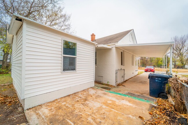 Building Photo - Newly Remodel 2bd Home