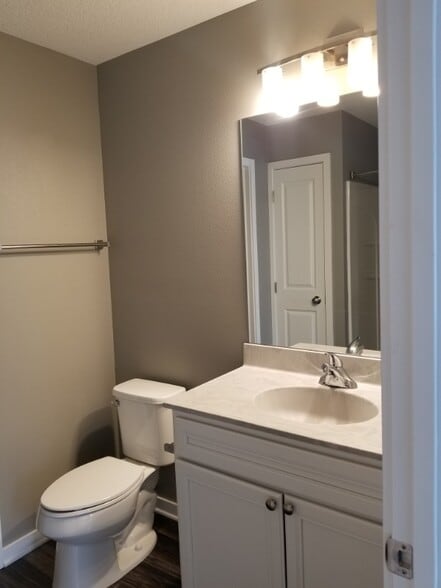 Building Photo - 9083 Daisy Dr