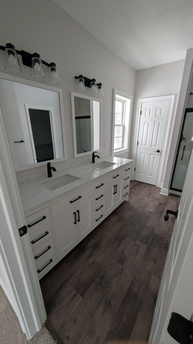 main floor bathroom - 205 Ridgeview Dr