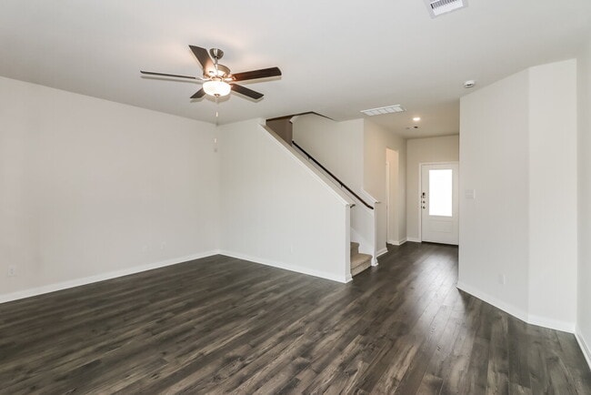 Building Photo - 413 Polly Grv Dr