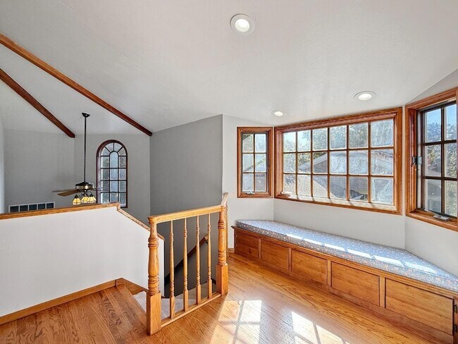 Building Photo - 527 Hilbar Ln