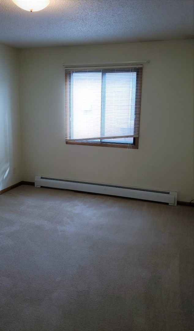 Building Photo - $1,195 | 3 Bedroom, 1 Bathroom 2nd Floor A...