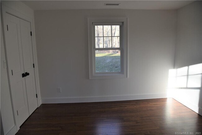 Building Photo - 32 Deer Hill Rd