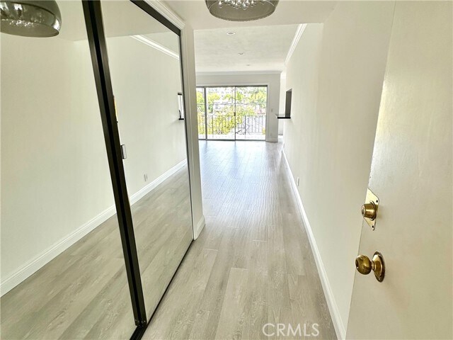 Building Photo - 423 Rexford Dr
