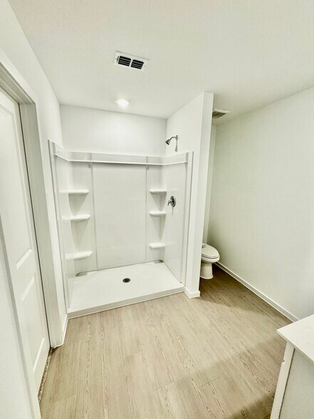 Building Photo - 1104 Barbary Fields St