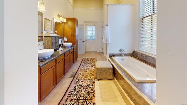 Building Photo - 648 Clayton St