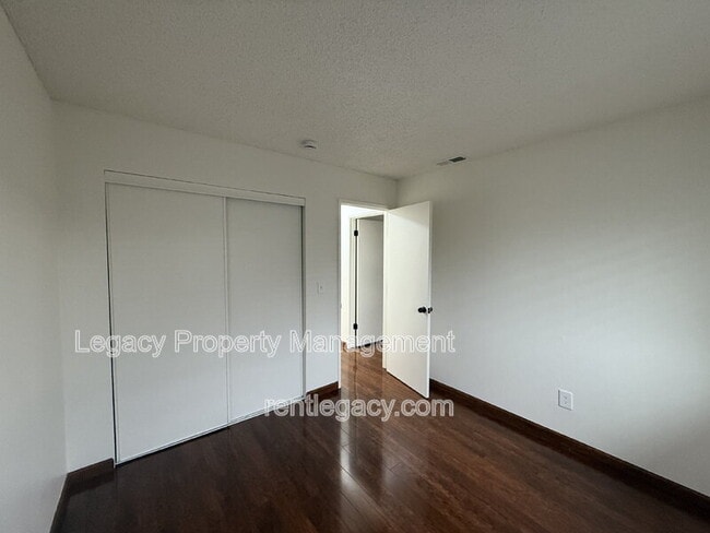 Building Photo - 2084 Quincy Ave