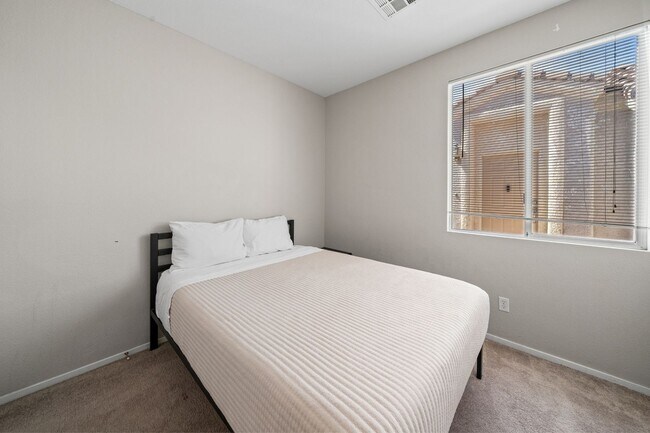 Building Photo - Fully Furnished Single Story Near Silverado Ranch