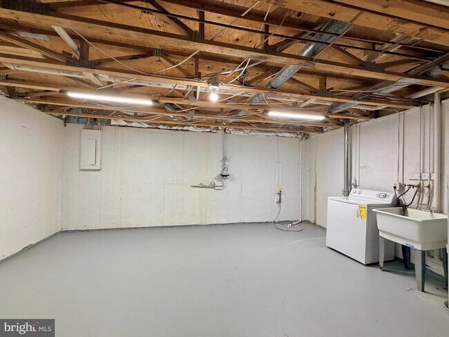 Building Photo - 6064 Majors Ln