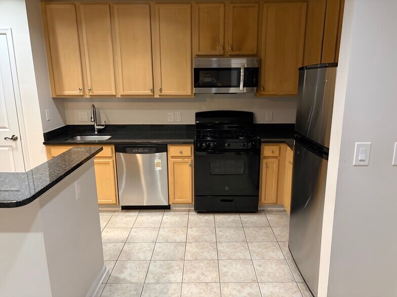 Building Photo - 2665 Prosperity Ave