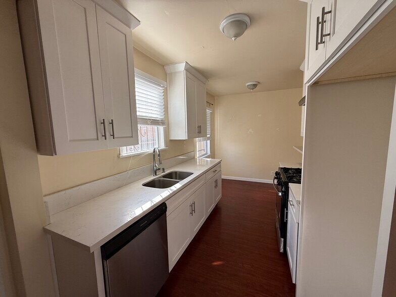 kitchen - 1914 Hauser Blvd