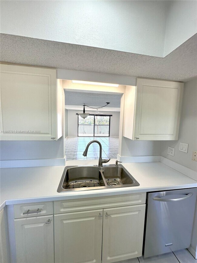 Building Photo - 3111 Pass a Grille Way