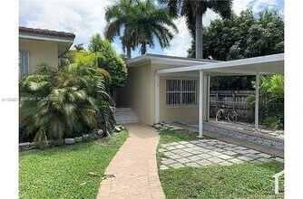 Building Photo - 800 SW 25th Rd
