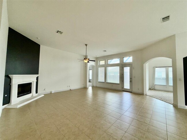 Building Photo - 21413 Merveil Dr