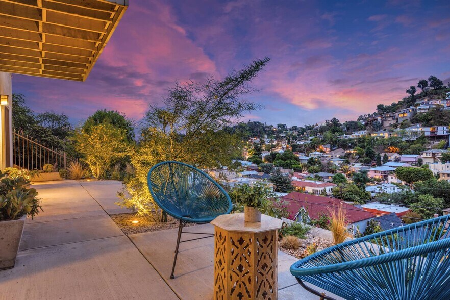 Building Photo - 1742 Redesdale Ave