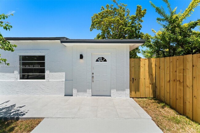 Building Photo - 3155 SW 27th Ln