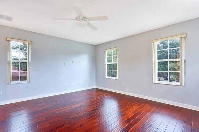 Building Photo - 1904 Flower Dr