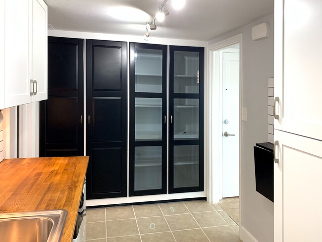 Building Photo - Tenth East Apartments