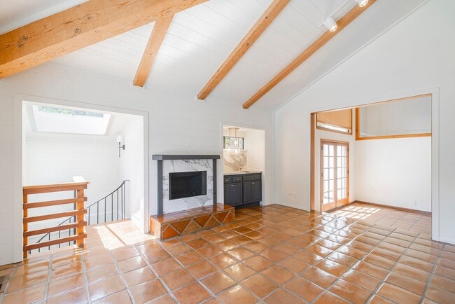 Building Photo - Beautifully Renovated Woodland Hills Home