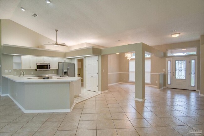Building Photo - 2042 Hamilton Crossing Dr
