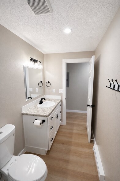 Building Photo - 4403 S Donald Ct