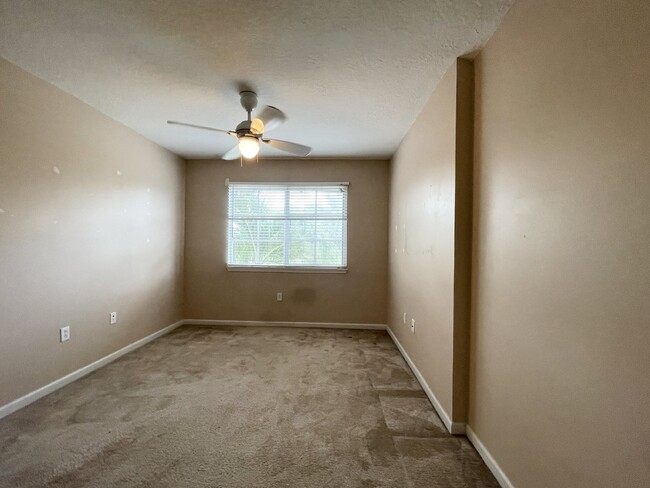 Building Photo - 3 Bedroom 2.5 Bath Townhome - Apply Now