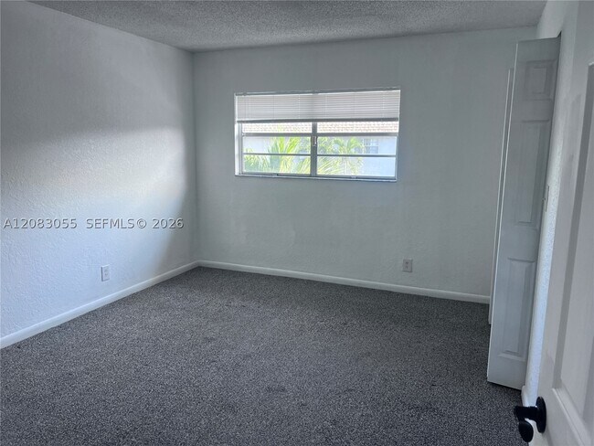 Building Photo - 4651 NW 9th Dr