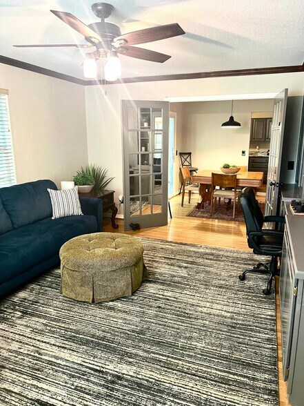 Building Photo - 1072 Valley View Dr