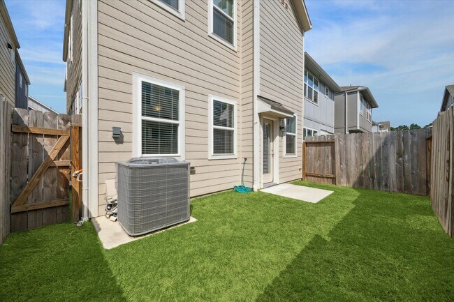 Building Photo - 1514 Lakeline Oak Dr