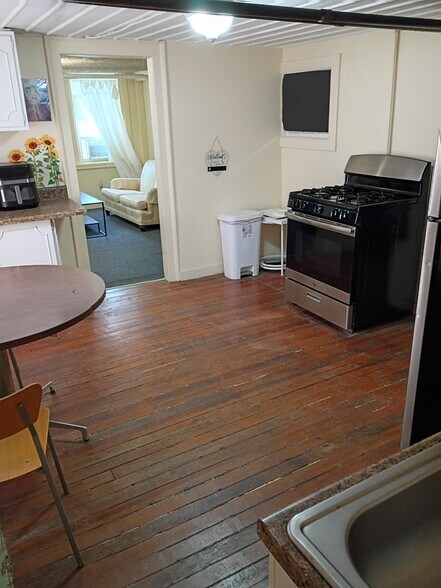 Building Photo - 65 13th St