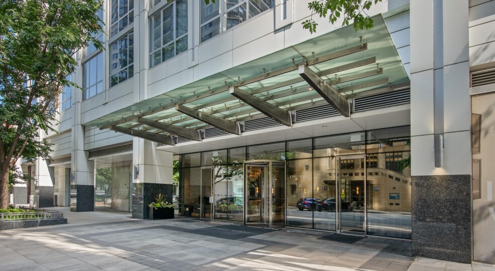 Building Photo - 912 N State St