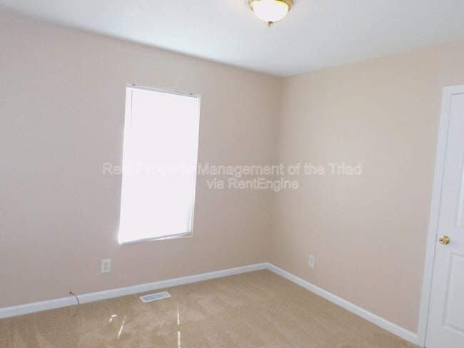 Building Photo - 909 Beaumont Ave