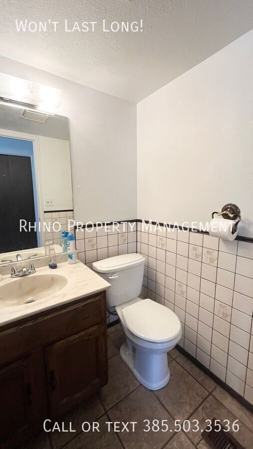 Building Photo - 825 W Arapahoe Ave