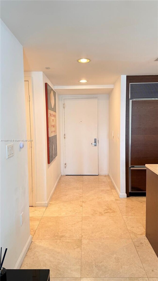 Building Photo - 475 Brickell Ave