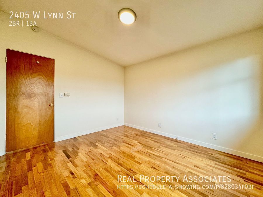 Building Photo - 2405 W Lynn St