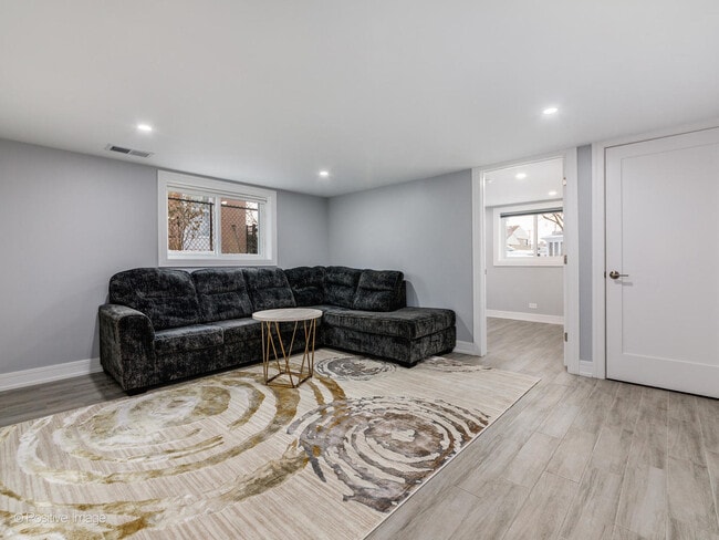 Building Photo - 7225 E Prairie Rd