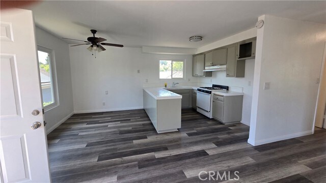 Building Photo - 309 E Cypress St
