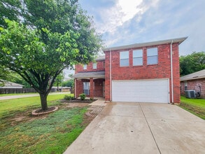 Building Photo - Huge home features 4 bedrooms & 2.5 baths for Rent!