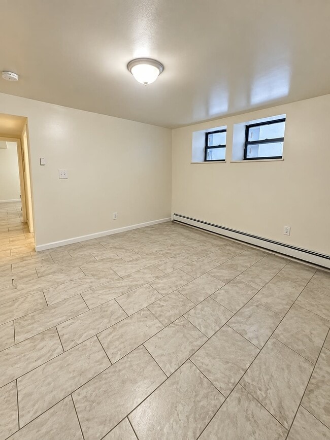 Building Photo - 19 Intervale Pl