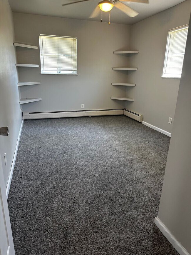 Building Photo - 38584 Meadowdale St